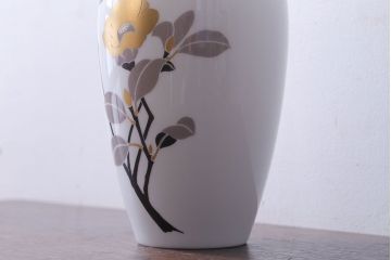 アンティーク雑貨　中古　大倉陶園(おおくらとうえん)　金彩　椿　23cm　花器(箱付き)