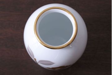 アンティーク雑貨　中古　大倉陶園(おおくらとうえん)　金彩　椿　23cm　花器(箱付き)