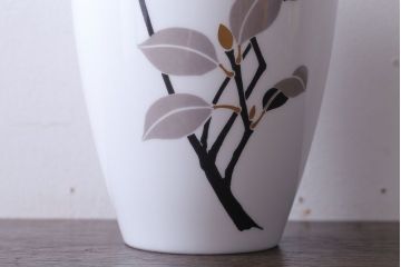 アンティーク雑貨　中古　大倉陶園(おおくらとうえん)　金彩　椿　23cm　花器(箱付き)