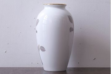 アンティーク雑貨　中古　大倉陶園(おおくらとうえん)　金彩　椿　23cm　花器(箱付き)