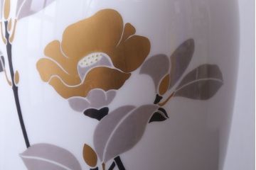 アンティーク雑貨　中古　大倉陶園(おおくらとうえん)　金彩　椿　23cm　花器(箱付き)