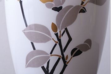 アンティーク雑貨　中古　大倉陶園(おおくらとうえん)　金彩　椿　23cm　花器(箱付き)