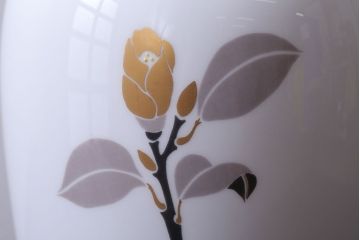 アンティーク雑貨　中古　大倉陶園(おおくらとうえん)　金彩　椿　23cm　花器(箱付き)