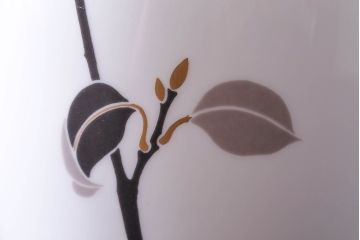 アンティーク雑貨　中古　大倉陶園(おおくらとうえん)　金彩　椿　23cm　花器(箱付き)