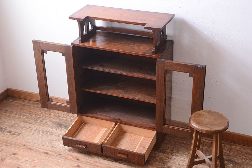 アンティーク家具　和製アンティーク　飾り台付きの上品な古いブックケース(本箱)