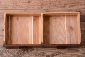 アンティーク家具　和製アンティーク　飾り台付きの上品な古いブックケース(本箱)