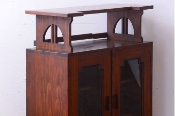 アンティーク家具　和製アンティーク　飾り台付きの上品な古いブックケース(本箱)