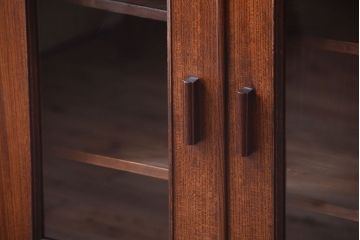 アンティーク家具　和製アンティーク　飾り台付きの上品な古いブックケース(本箱)