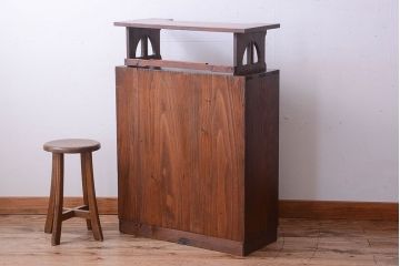 アンティーク家具　和製アンティーク　飾り台付きの上品な古いブックケース(本箱)