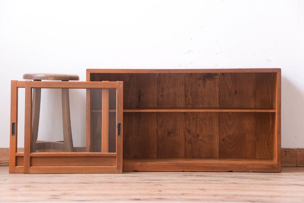 アンティーク家具　和製アンティーク　古い木味の小さなローボード(収納棚)