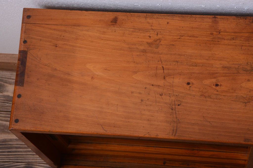 アンティーク家具　和製アンティーク　古い木味の小さなローボード(収納棚)