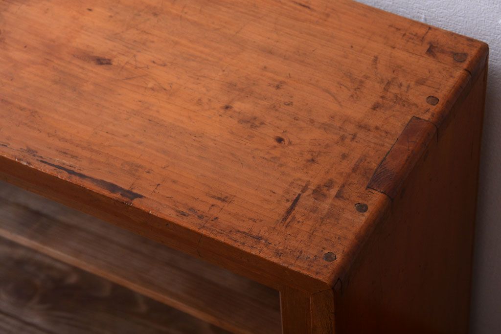 アンティーク家具　和製アンティーク　古い木味の小さなローボード(収納棚)