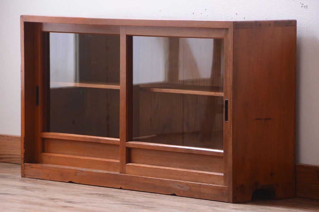 アンティーク家具　和製アンティーク　古い木味の小さなローボード(収納棚)