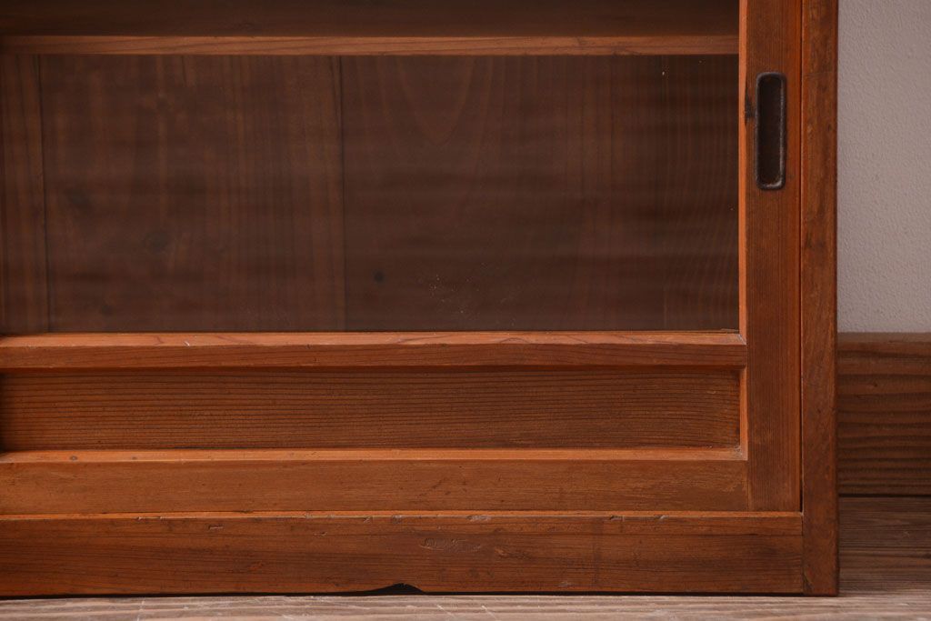 アンティーク家具　和製アンティーク　古い木味の小さなローボード(収納棚)