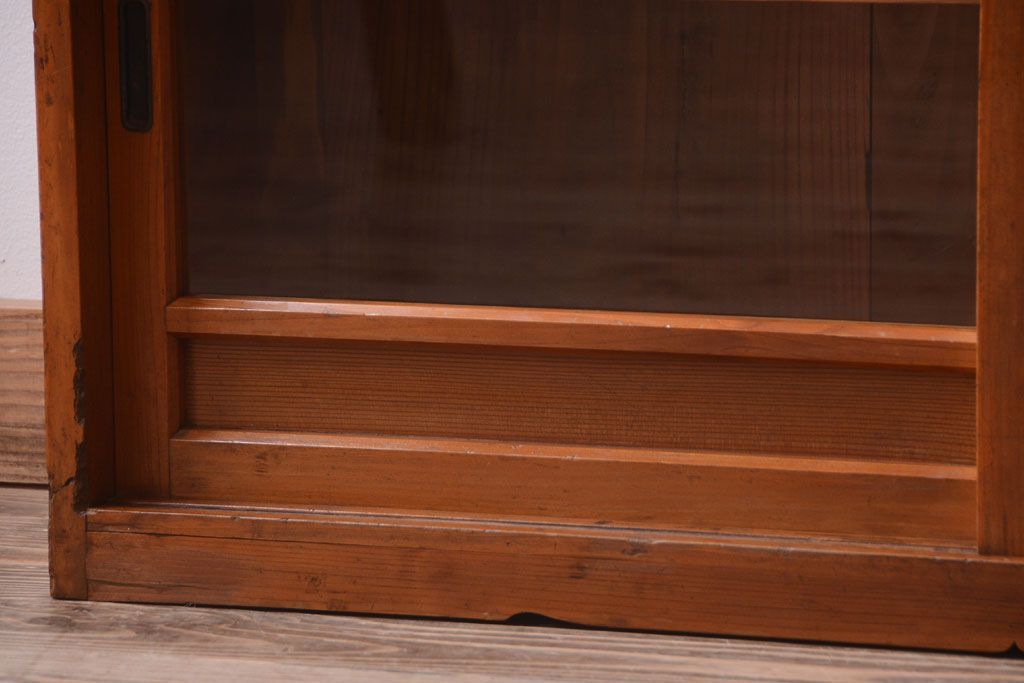 アンティーク家具　和製アンティーク　古い木味の小さなローボード(収納棚)