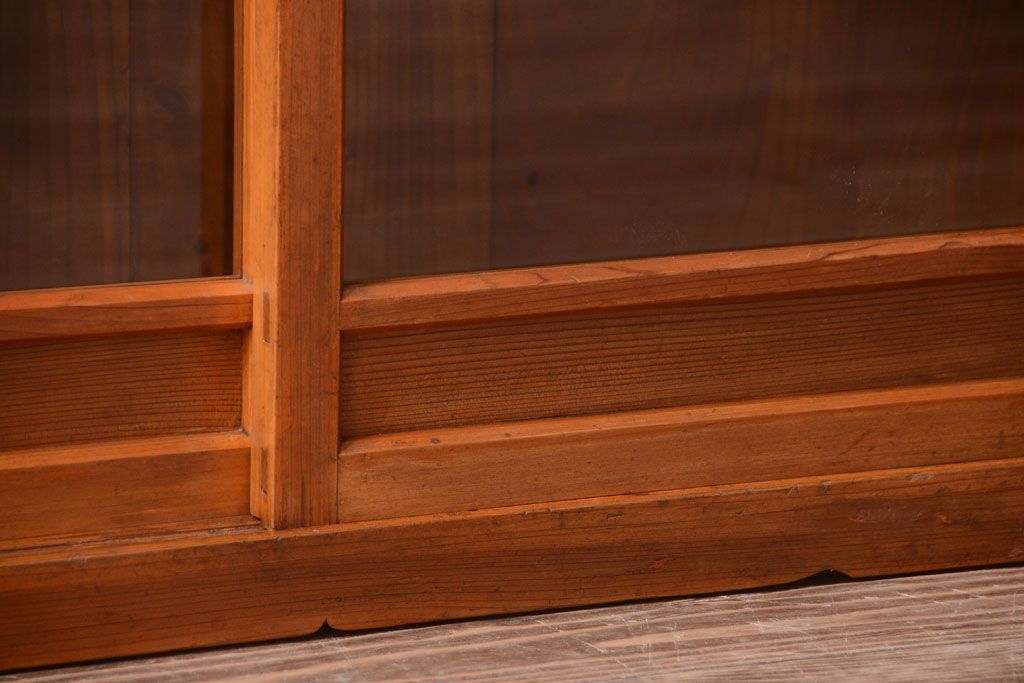 アンティーク家具　和製アンティーク　古い木味の小さなローボード(収納棚)