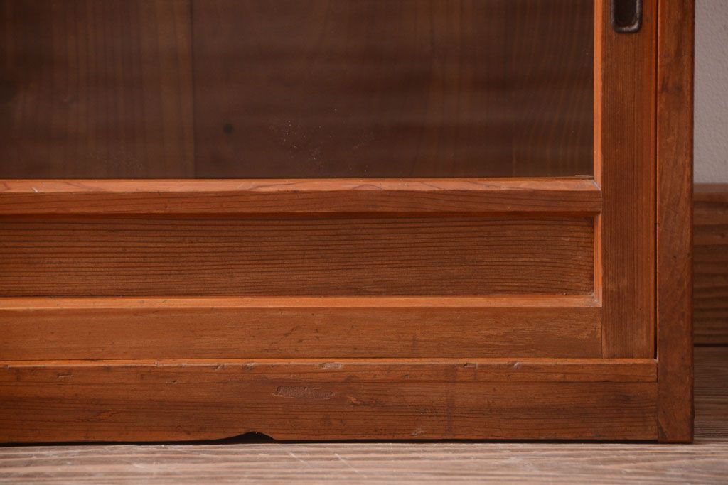 アンティーク家具　和製アンティーク　古い木味の小さなローボード(収納棚)