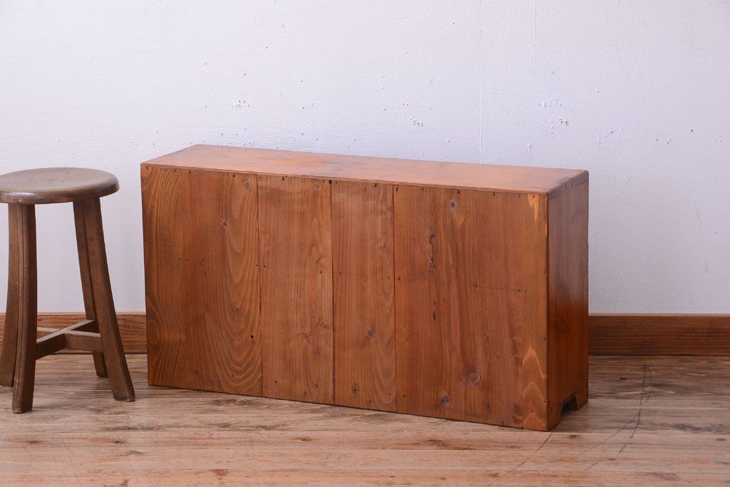 アンティーク家具　和製アンティーク　古い木味の小さなローボード(収納棚)