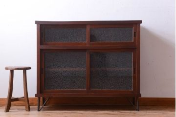 アンティーク家具　和製アンティーク　結霜ガラス入り!前面欅材の鉄脚サイドボード(収納棚)