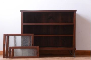 アンティーク家具　和製アンティーク　結霜ガラス入り!前面欅材の鉄脚サイドボード(収納棚)