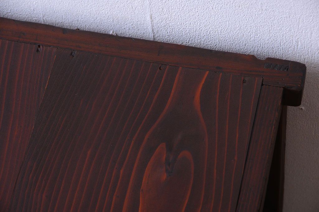 アンティーク家具　和製アンティーク　結霜ガラス入り!前面欅材の鉄脚サイドボード(収納棚)