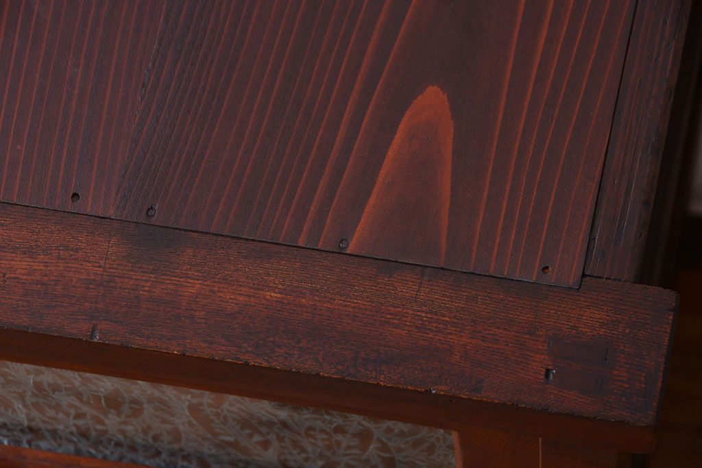 アンティーク家具　和製アンティーク　結霜ガラス入り!前面欅材の鉄脚サイドボード(収納棚)