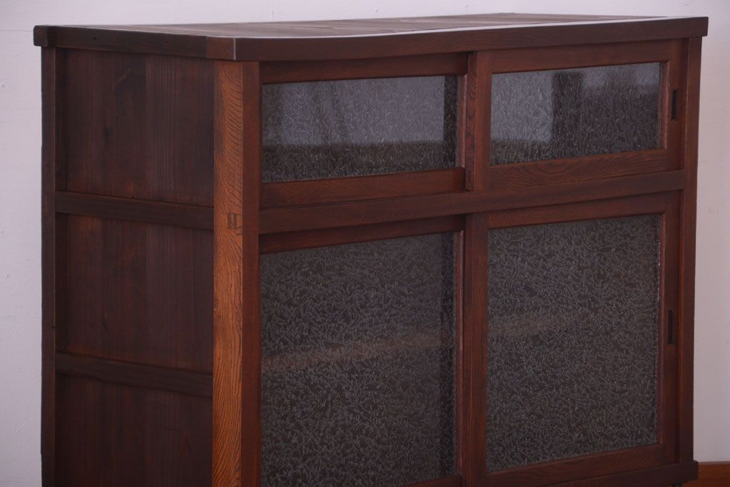 アンティーク家具　和製アンティーク　結霜ガラス入り!前面欅材の鉄脚サイドボード(収納棚)