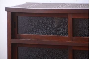 アンティーク家具　和製アンティーク　結霜ガラス入り!前面欅材の鉄脚サイドボード(収納棚)