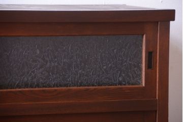 アンティーク家具　和製アンティーク　結霜ガラス入り!前面欅材の鉄脚サイドボード(収納棚)