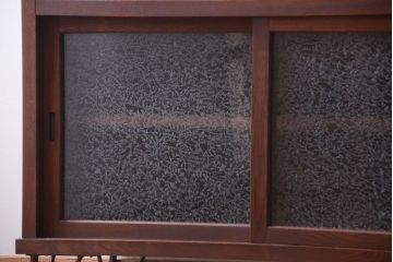アンティーク家具　和製アンティーク　結霜ガラス入り!前面欅材の鉄脚サイドボード(収納棚)