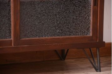 アンティーク家具　和製アンティーク　結霜ガラス入り!前面欅材の鉄脚サイドボード(収納棚)