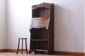 アンティーク家具 イギリスアンティーク 彫刻が美しいオーク材のライティングビューロー