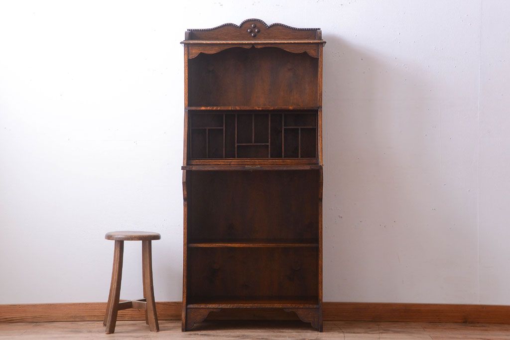 アンティーク家具 イギリスアンティーク 彫刻が美しいオーク材のライティングビューロー