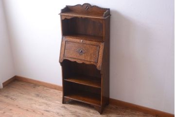 アンティーク家具 イギリスアンティーク 彫刻が美しいオーク材のライティングビューロー