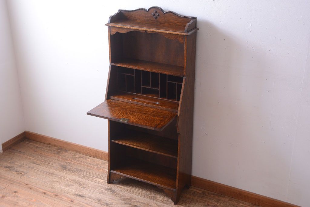 アンティーク家具 イギリスアンティーク 彫刻が美しいオーク材のライティングビューロー