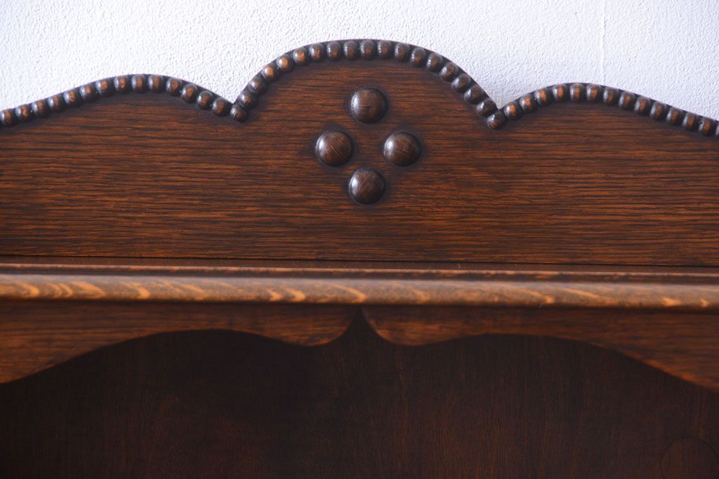 アンティーク家具 イギリスアンティーク 彫刻が美しいオーク材のライティングビューロー