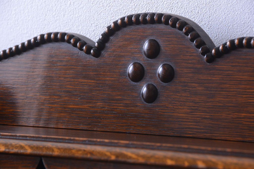 アンティーク家具 イギリスアンティーク 彫刻が美しいオーク材のライティングビューロー