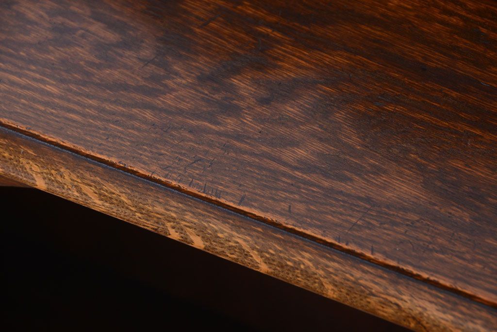 アンティーク家具 イギリスアンティーク 彫刻が美しいオーク材のライティングビューロー