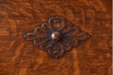 アンティーク家具 イギリスアンティーク 彫刻が美しいオーク材のライティングビューロー