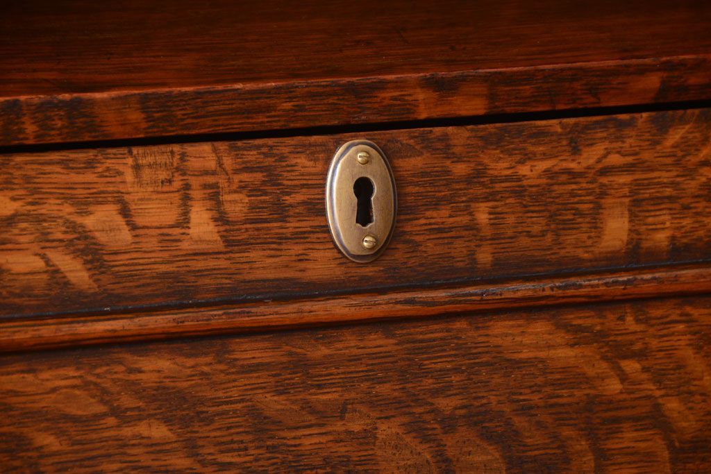 アンティーク家具 イギリスアンティーク 彫刻が美しいオーク材のライティングビューロー