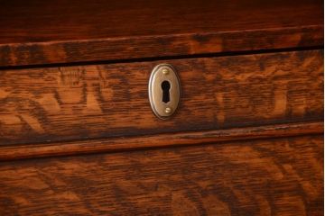 アンティーク家具 イギリスアンティーク 彫刻が美しいオーク材のライティングビューロー