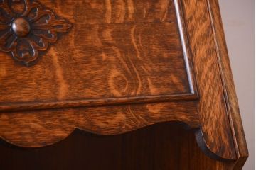 アンティーク家具 イギリスアンティーク 彫刻が美しいオーク材のライティングビューロー