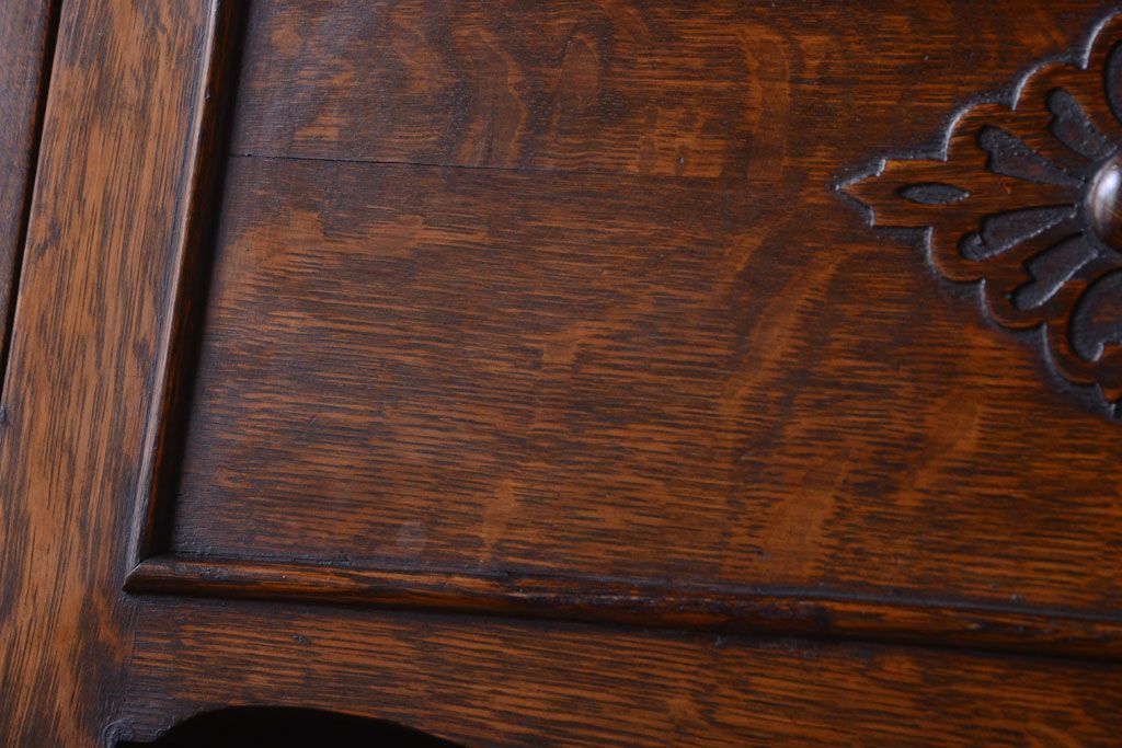 アンティーク家具 イギリスアンティーク 彫刻が美しいオーク材のライティングビューロー