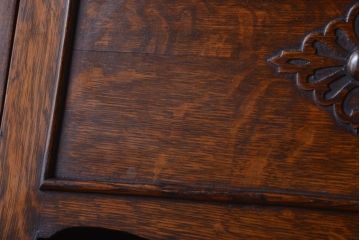 アンティーク家具 イギリスアンティーク 彫刻が美しいオーク材のライティングビューロー