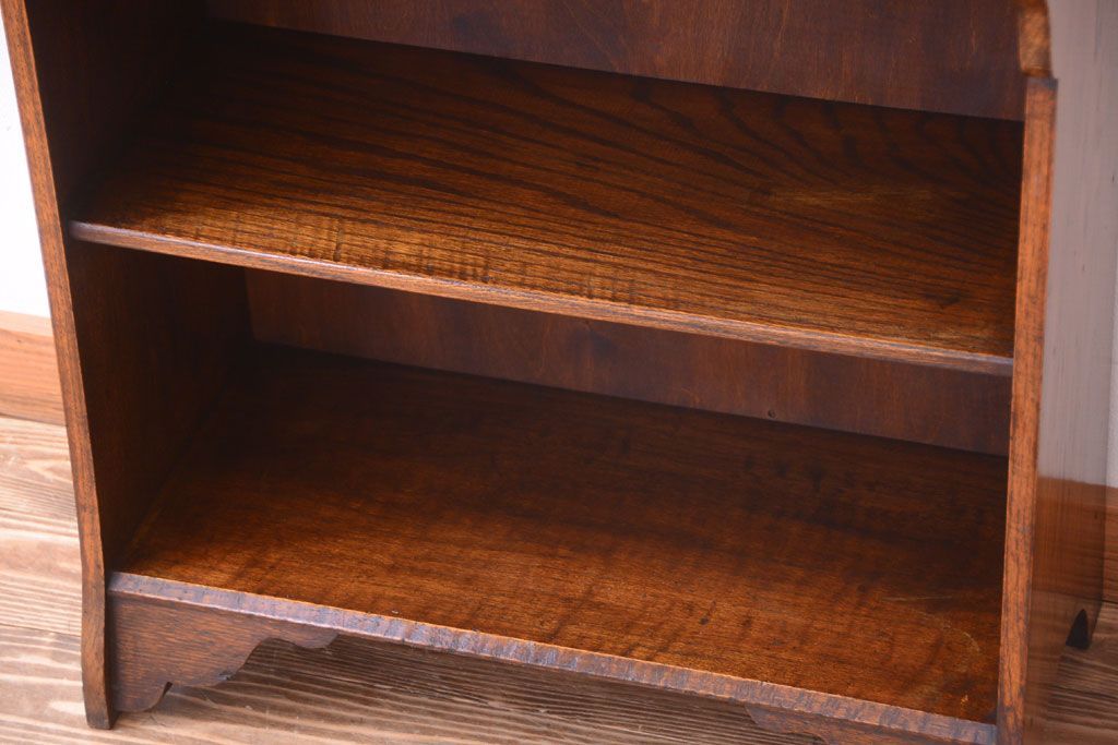 アンティーク家具 イギリスアンティーク 彫刻が美しいオーク材のライティングビューロー