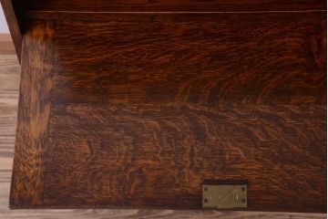 アンティーク家具 イギリスアンティーク 彫刻が美しいオーク材のライティングビューロー