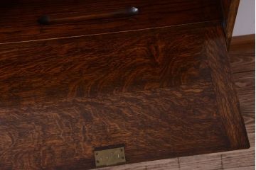 アンティーク家具 イギリスアンティーク 彫刻が美しいオーク材のライティングビューロー