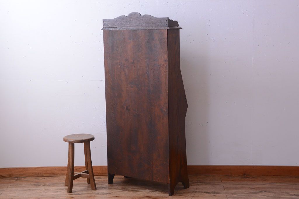 アンティーク家具 イギリスアンティーク 彫刻が美しいオーク材のライティングビューロー