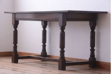 ヴィンテージ家具　イギリスビンテージ　オーク材製!重厚なダイニングテーブル