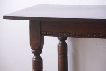 ヴィンテージ家具　イギリスビンテージ　オーク材製!重厚なダイニングテーブル